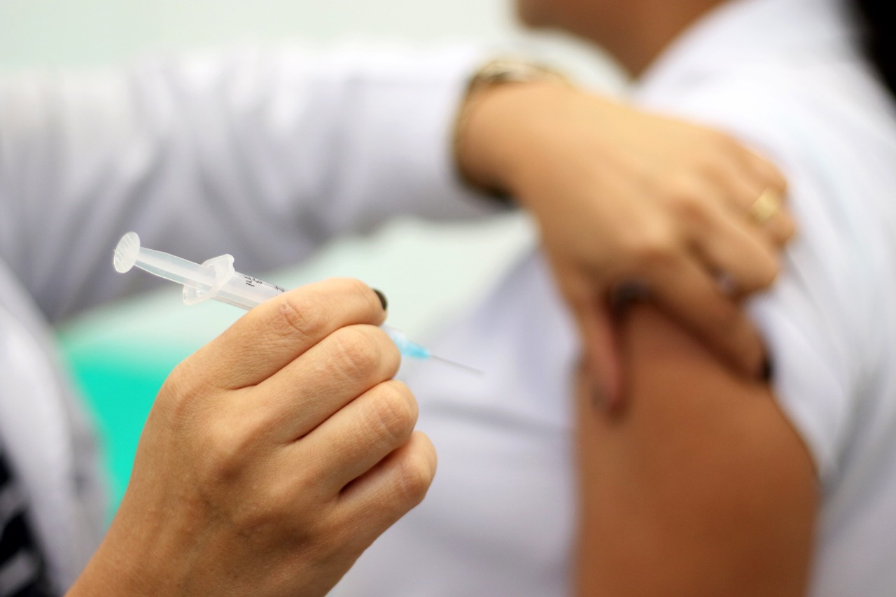 Ministério da Saúde prepara estratégia de vacinação contra a Covid-19
